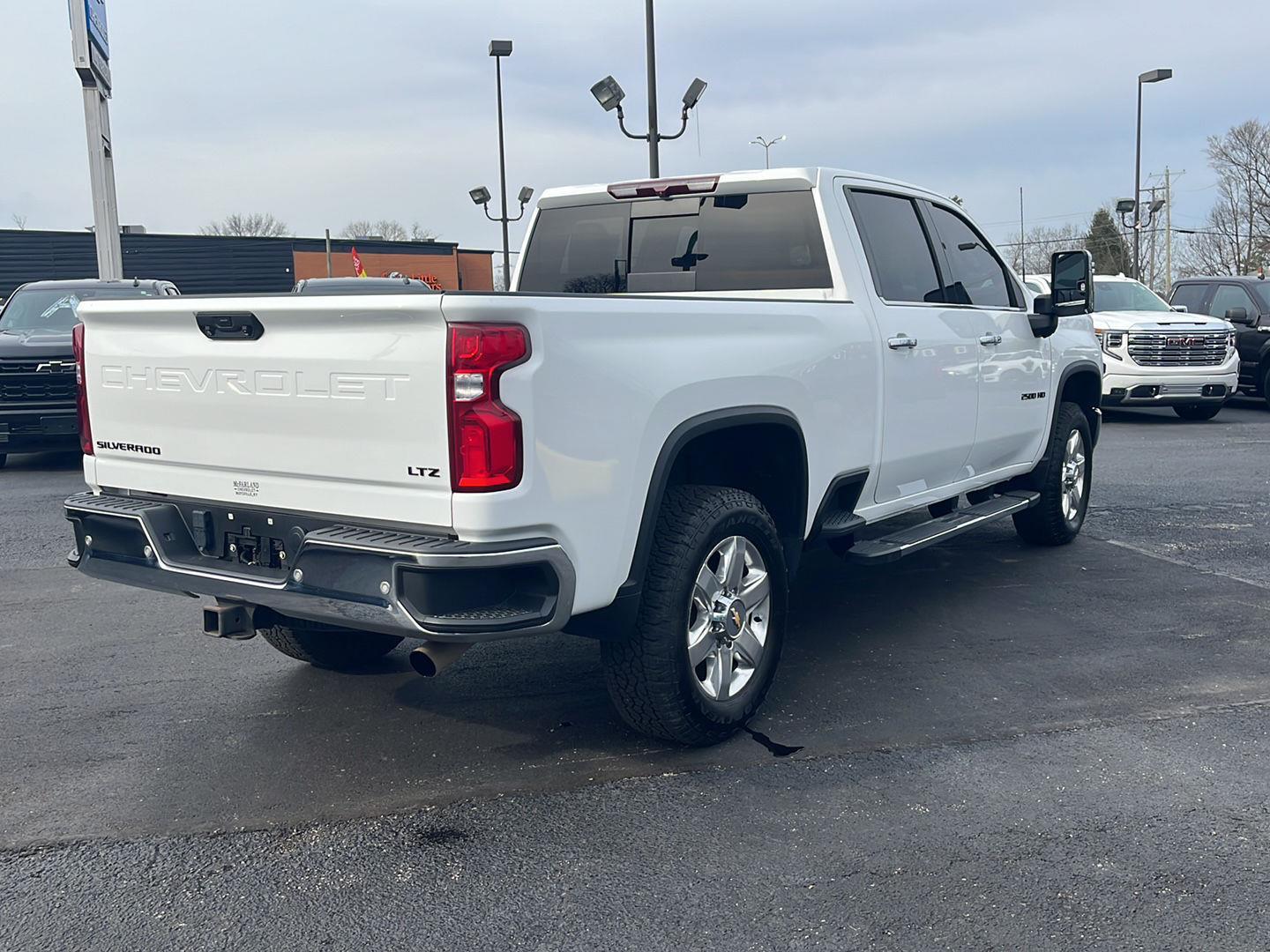 View vehicle photo 5