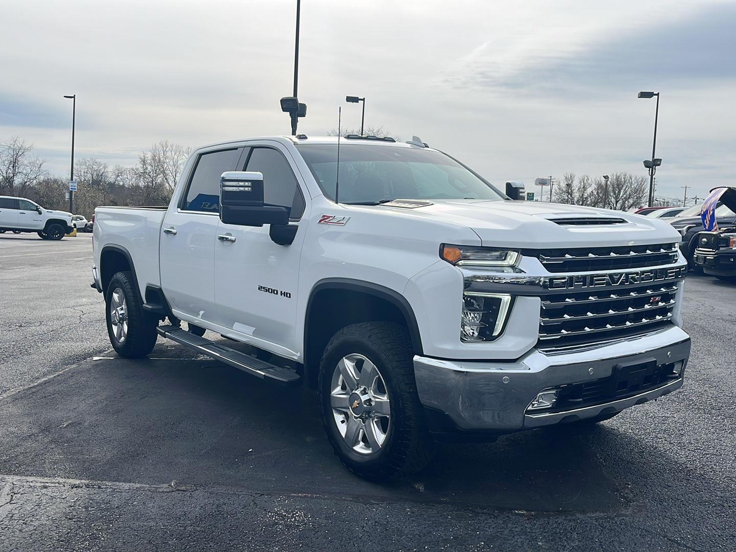 View vehicle photo 7