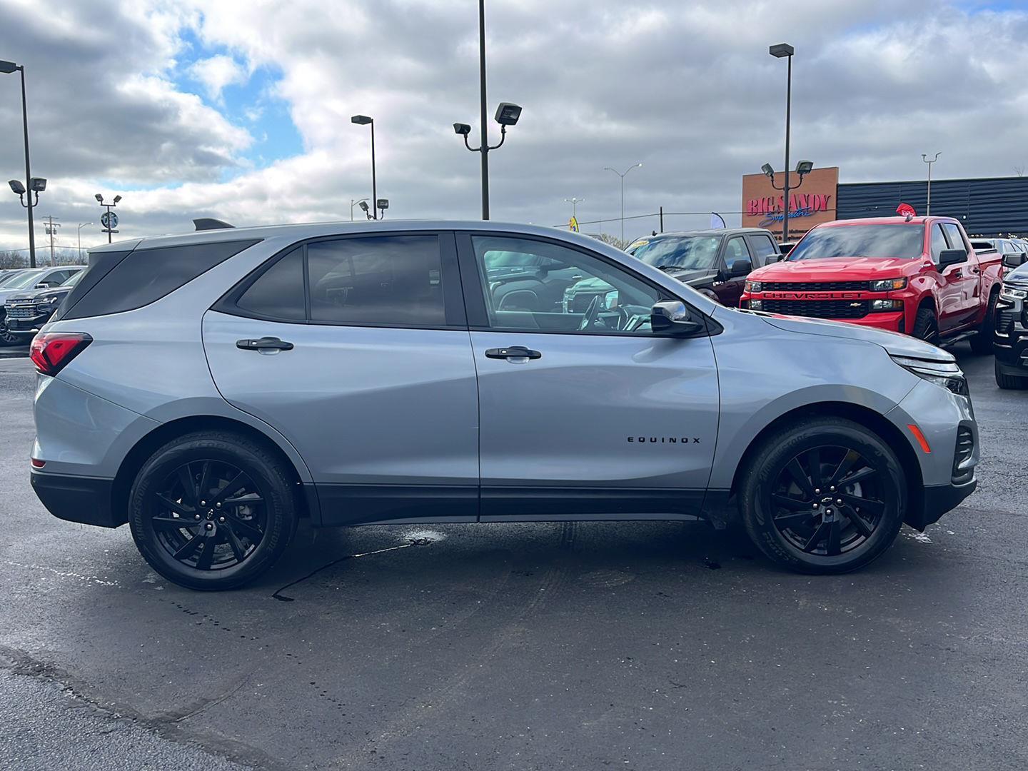 View vehicle photo 6