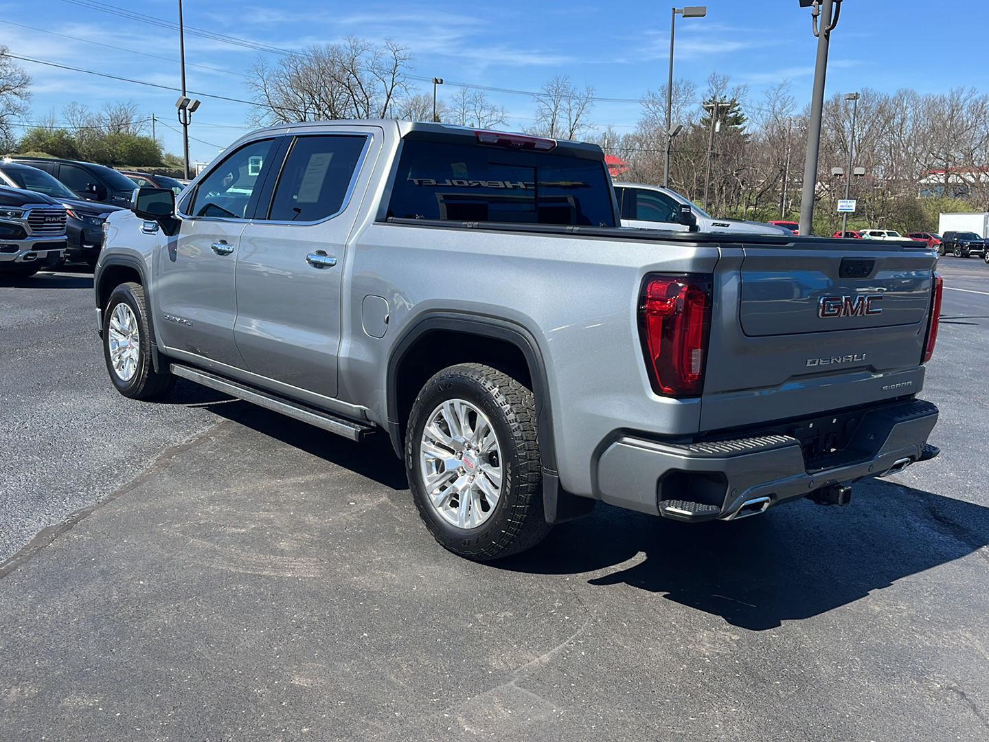 View vehicle photo 3