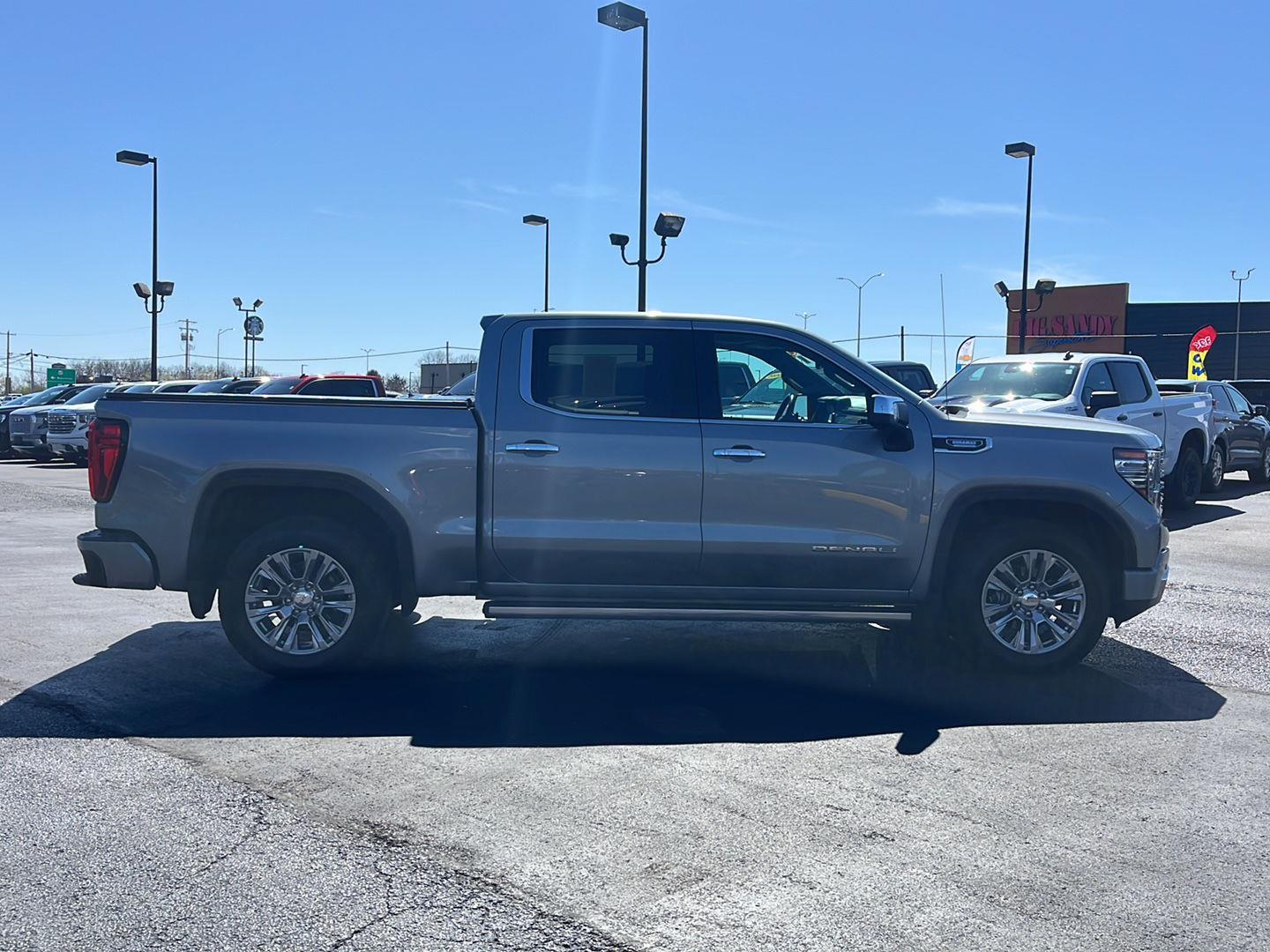 View vehicle photo 6