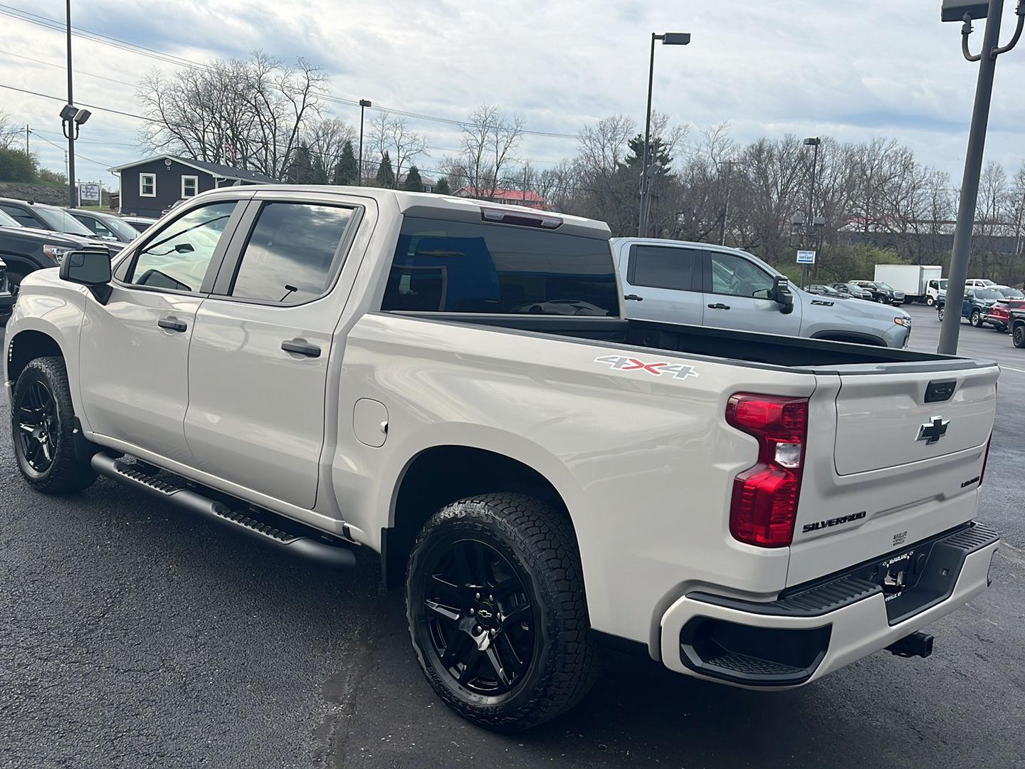 View vehicle photo 3