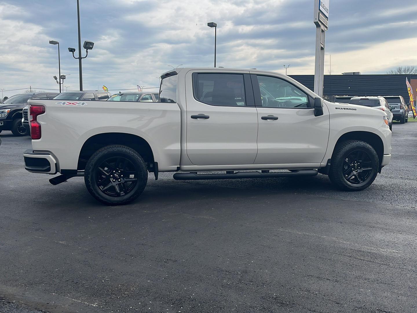 View vehicle photo 6