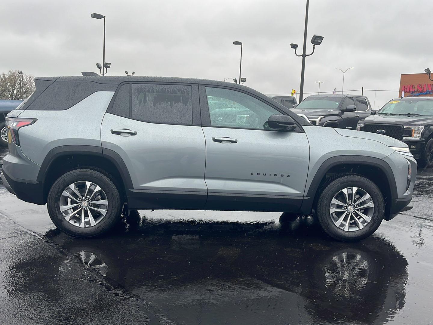 View vehicle photo 6