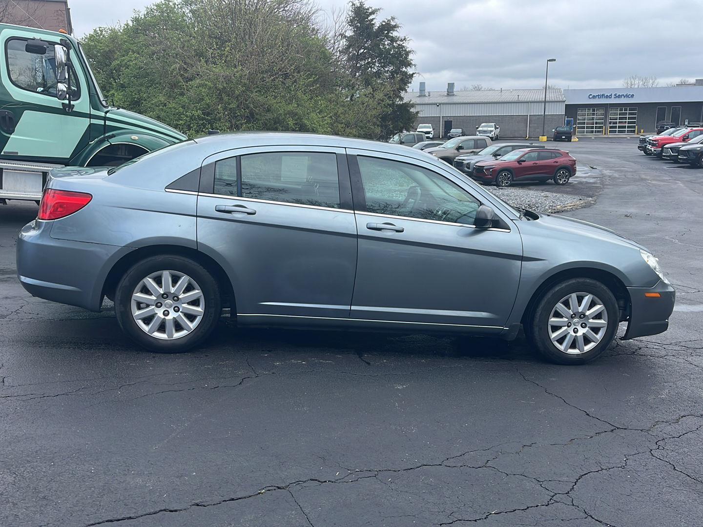 View vehicle photo 6