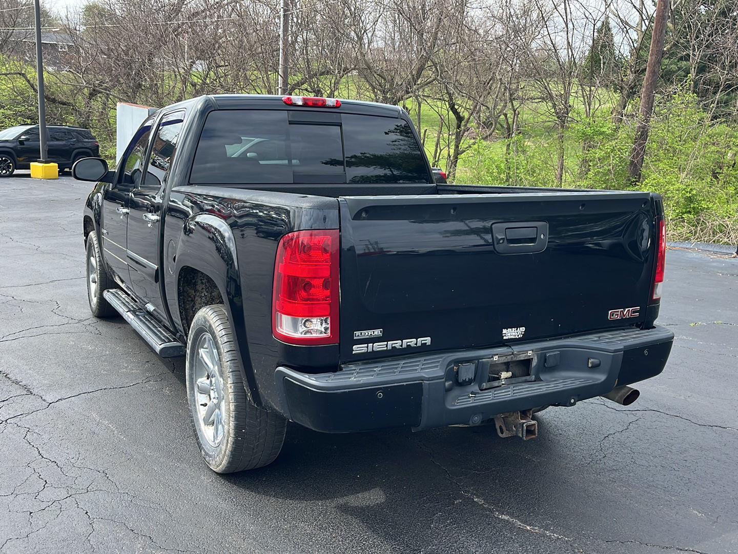 View vehicle photo 3