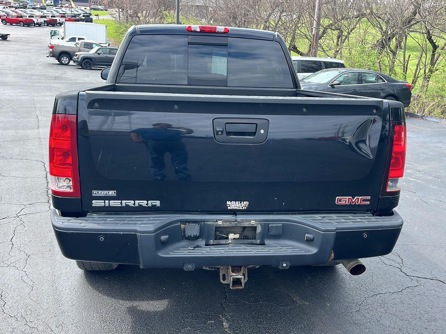 View vehicle photo 4