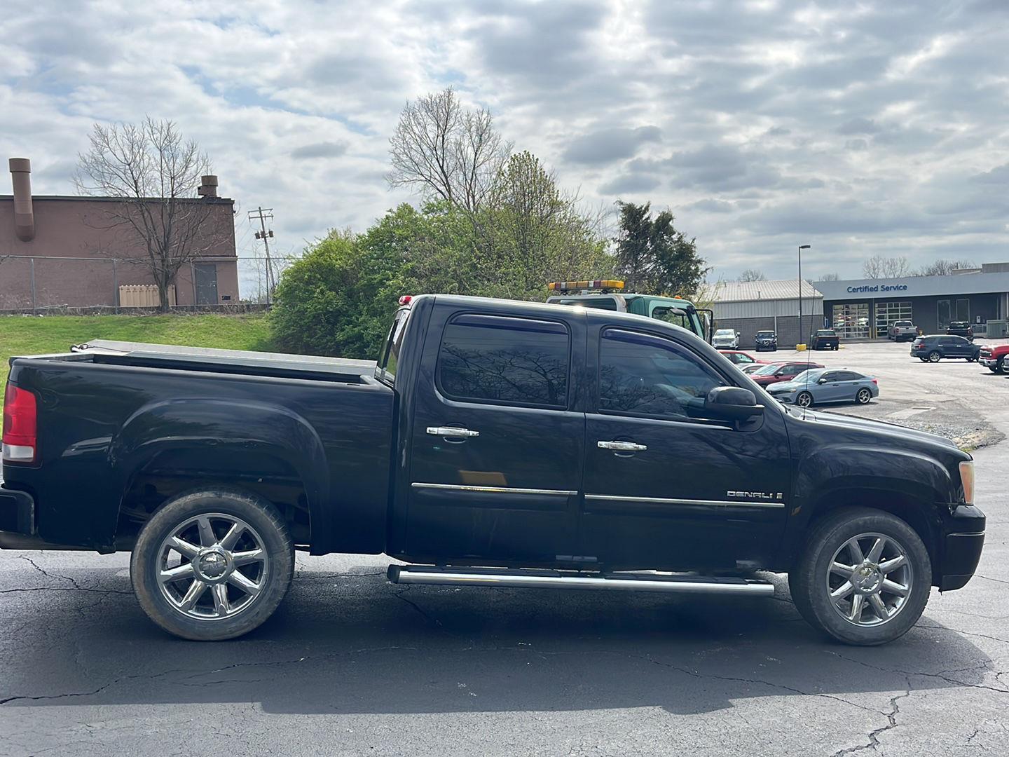 View vehicle photo 6