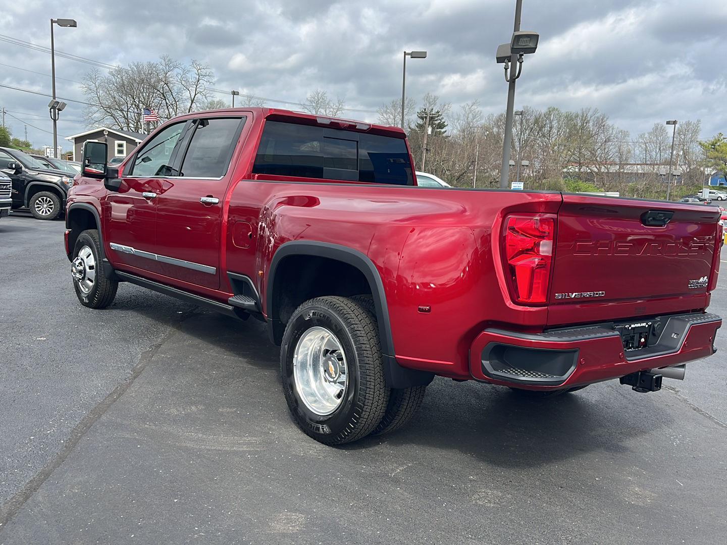 View vehicle photo 3