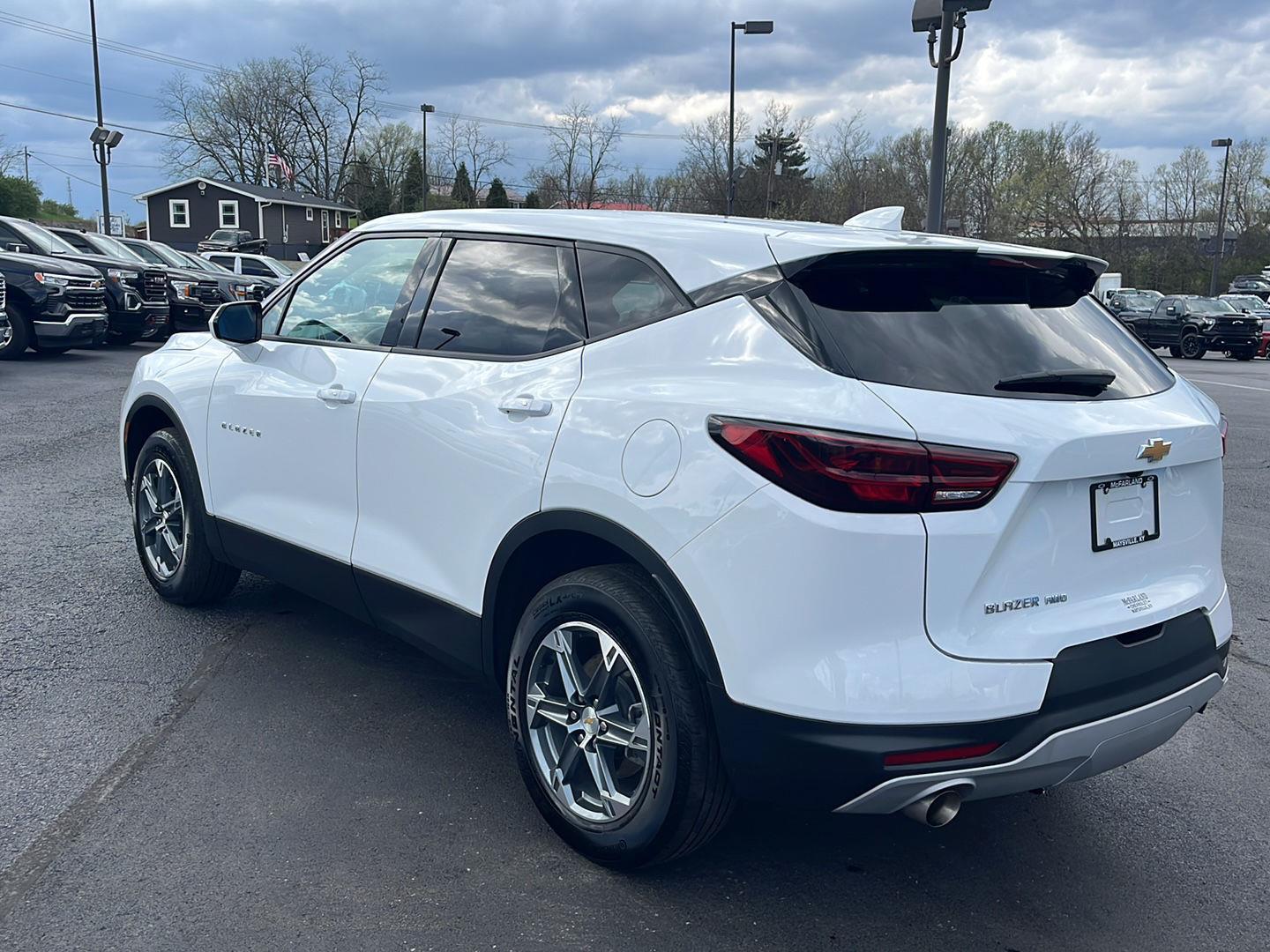 View vehicle photo 3