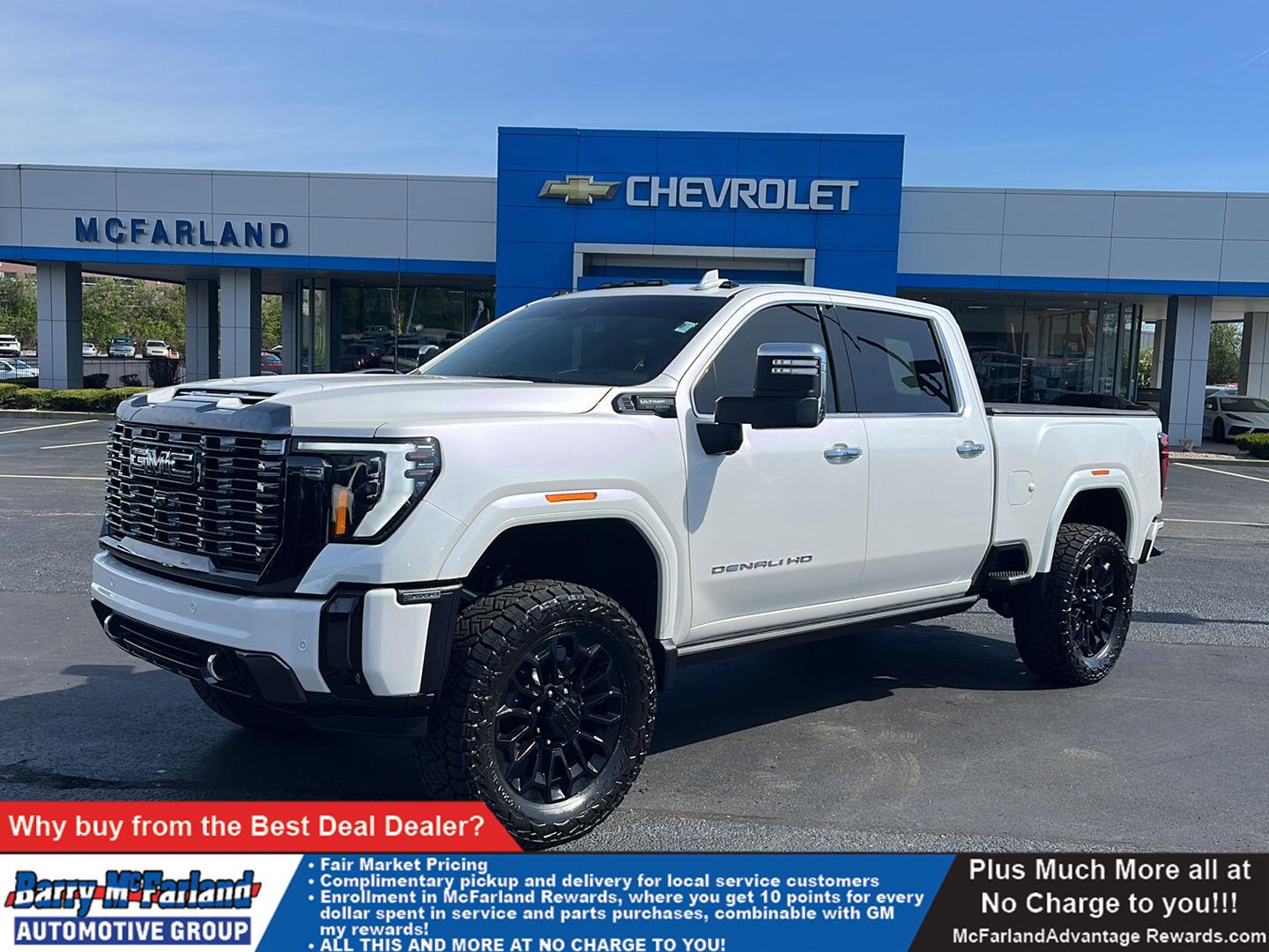 White Frost Tricoat 2024 GMC Sierra 2500HD Denali Ultimate Crew Cab 4WD Pickup Truck Four-Wheel Drive Automatic
