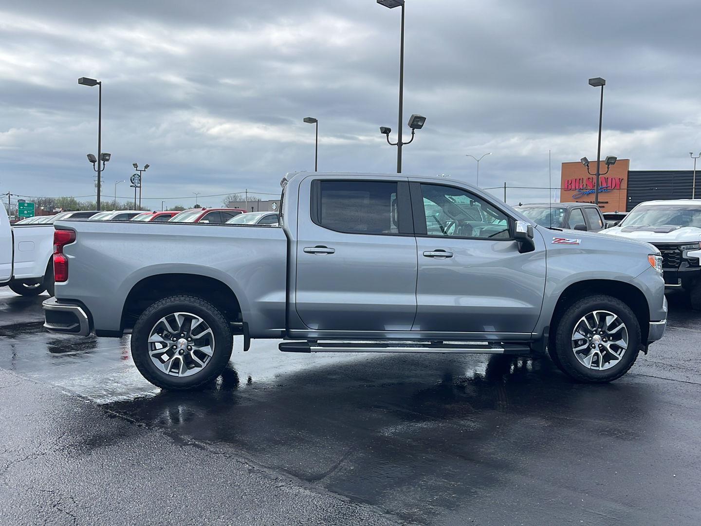 View vehicle photo 6