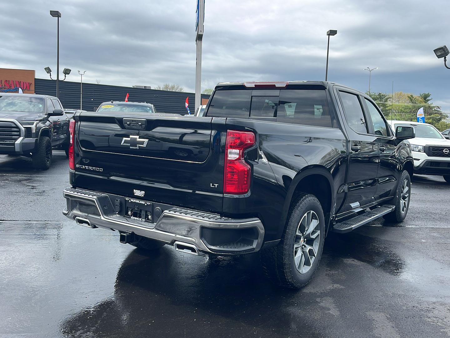 View vehicle photo 5