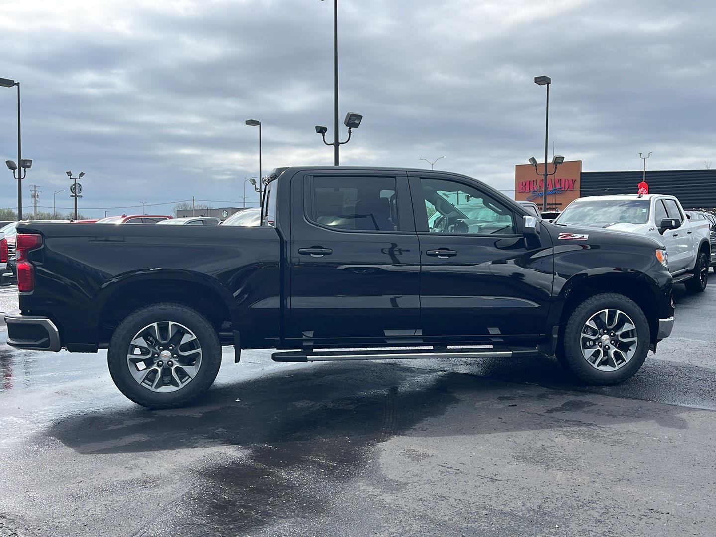 View vehicle photo 6