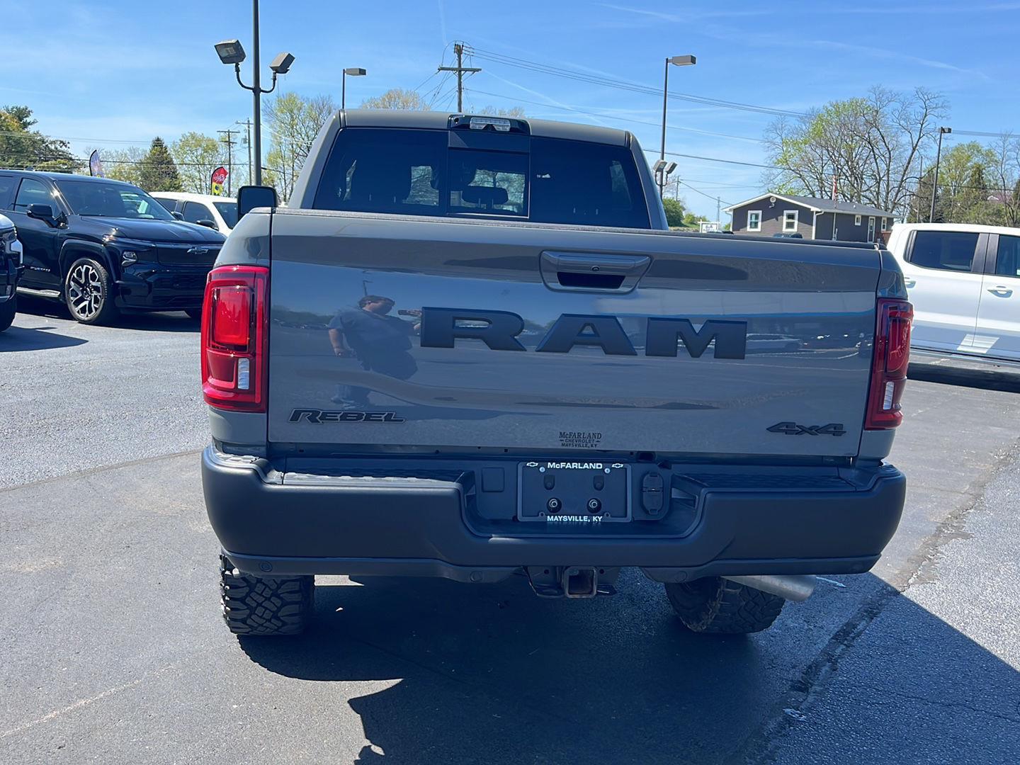 View vehicle photo 4