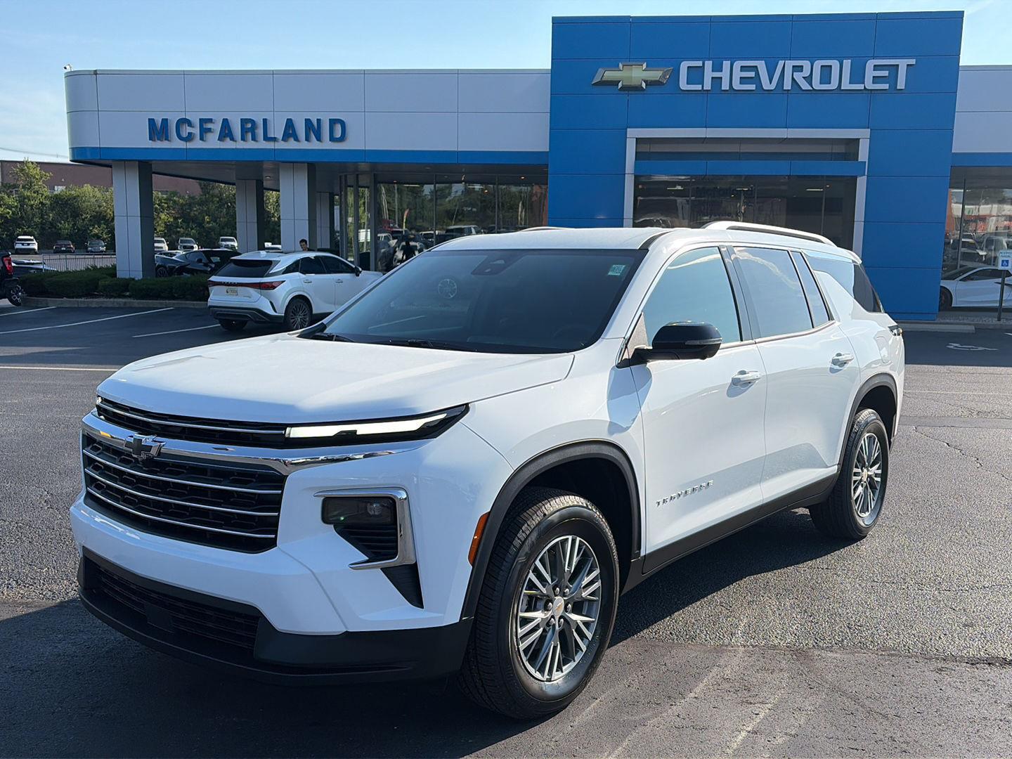 Summit White 2026 Chevrolet Traverse SUV / Crossover Four-Wheel Drive 8-Speed Automatic