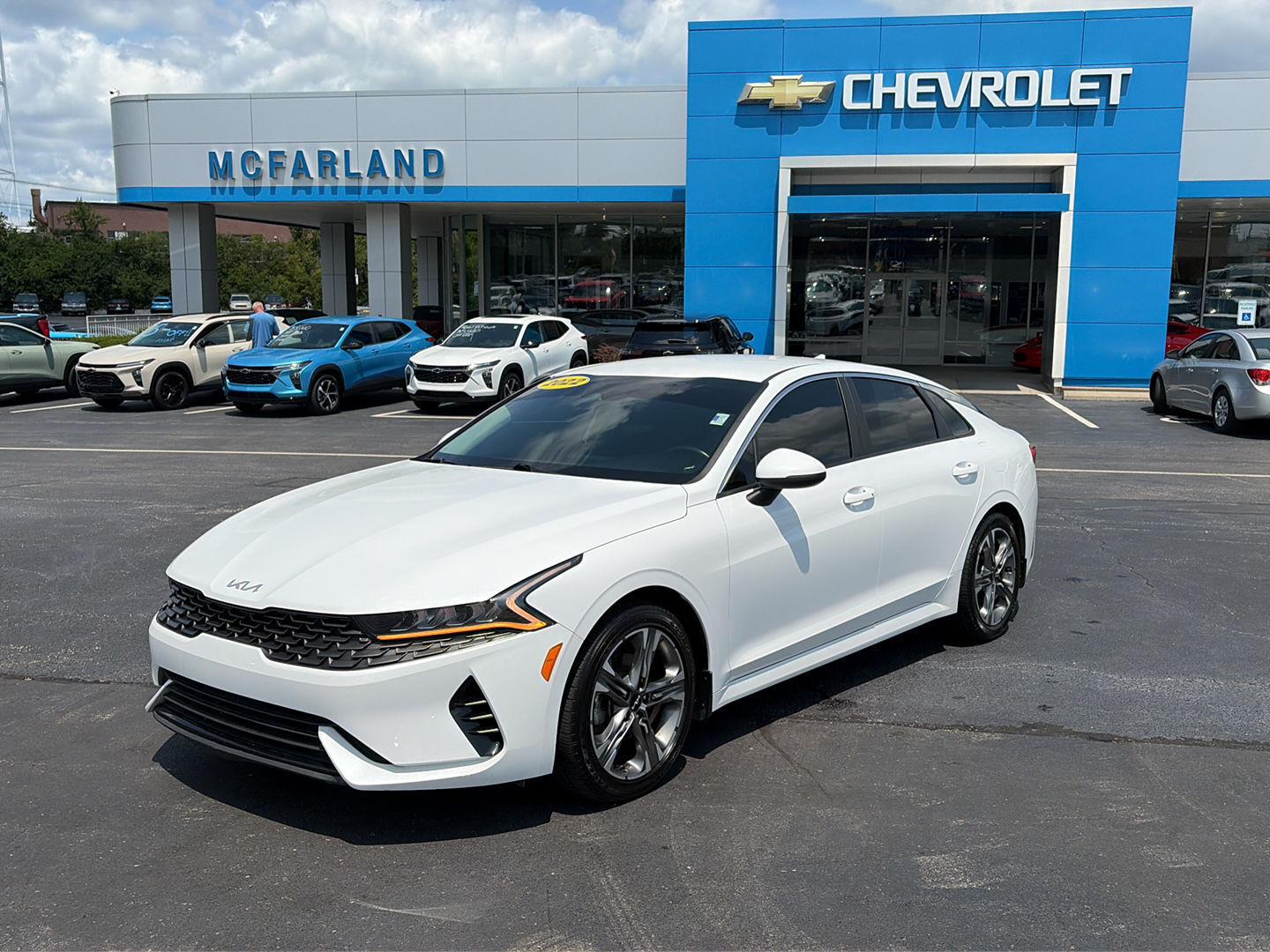 Glacial White Pearl 2022 Kia K5 Sedan Front-Wheel Drive 8-Speed Automatic