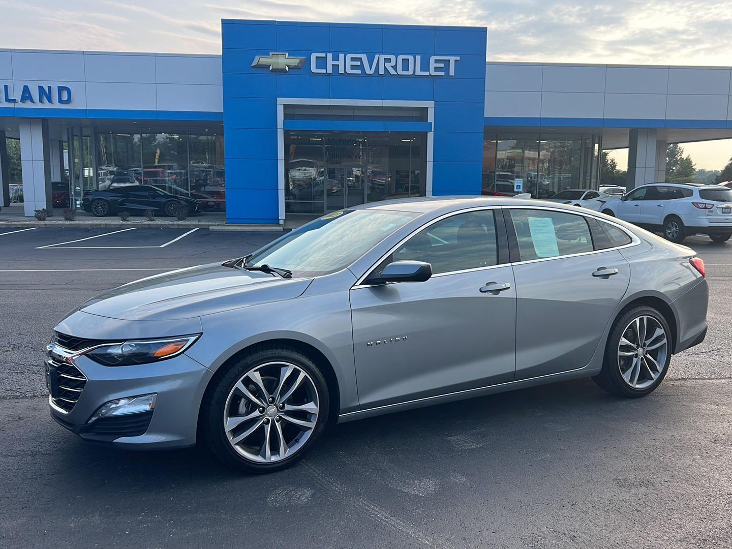 Sterling Gray Metallic 2023 Chevrolet Malibu Sedan Front-Wheel Drive Continuously Variable Transmission