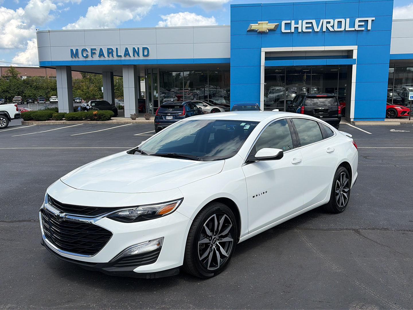 Summit White 2025 Chevrolet Malibu Sedan Front-Wheel Drive Continuously Variable Transmission