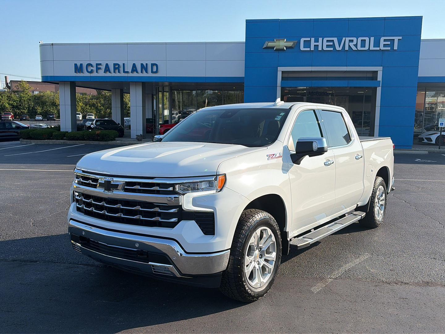 Summit White 2025 Chevrolet Silverado 1500 Pickup Truck Four-Wheel Drive Automatic