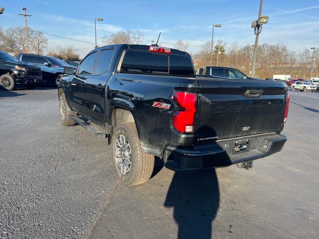 View vehicle photo 3