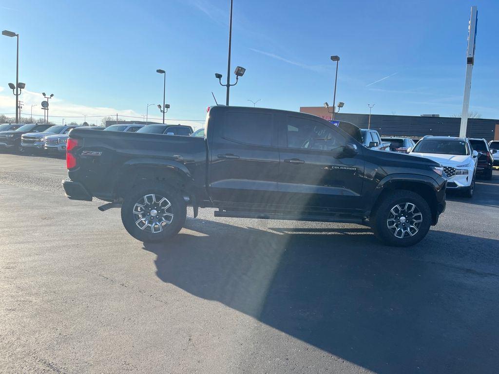 View vehicle photo 6