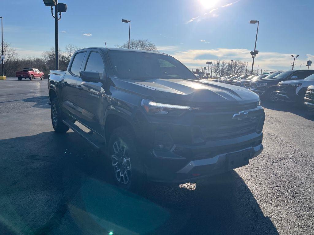 View vehicle photo 7