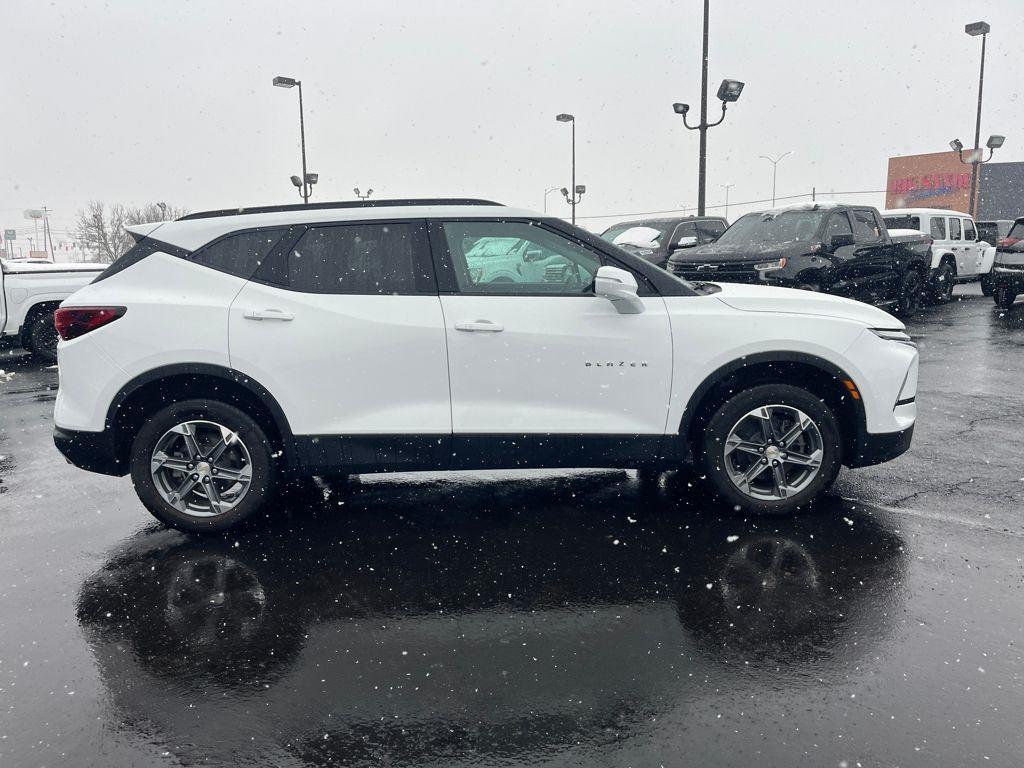 View vehicle photo 7