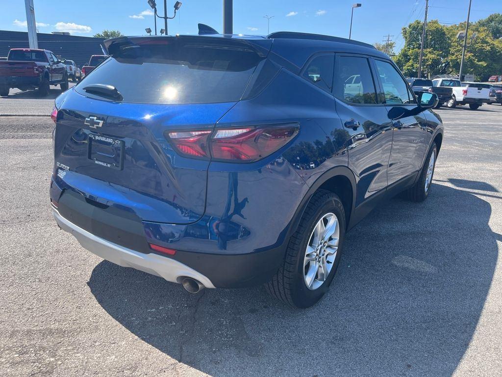 View vehicle photo 5