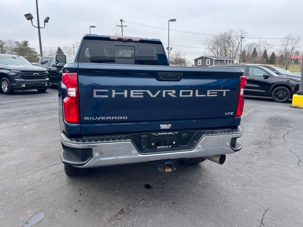 View vehicle photo 4