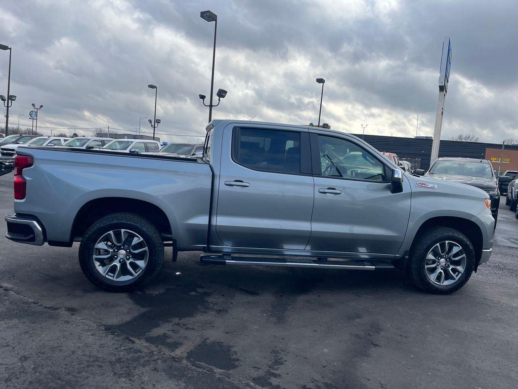 View vehicle photo 6