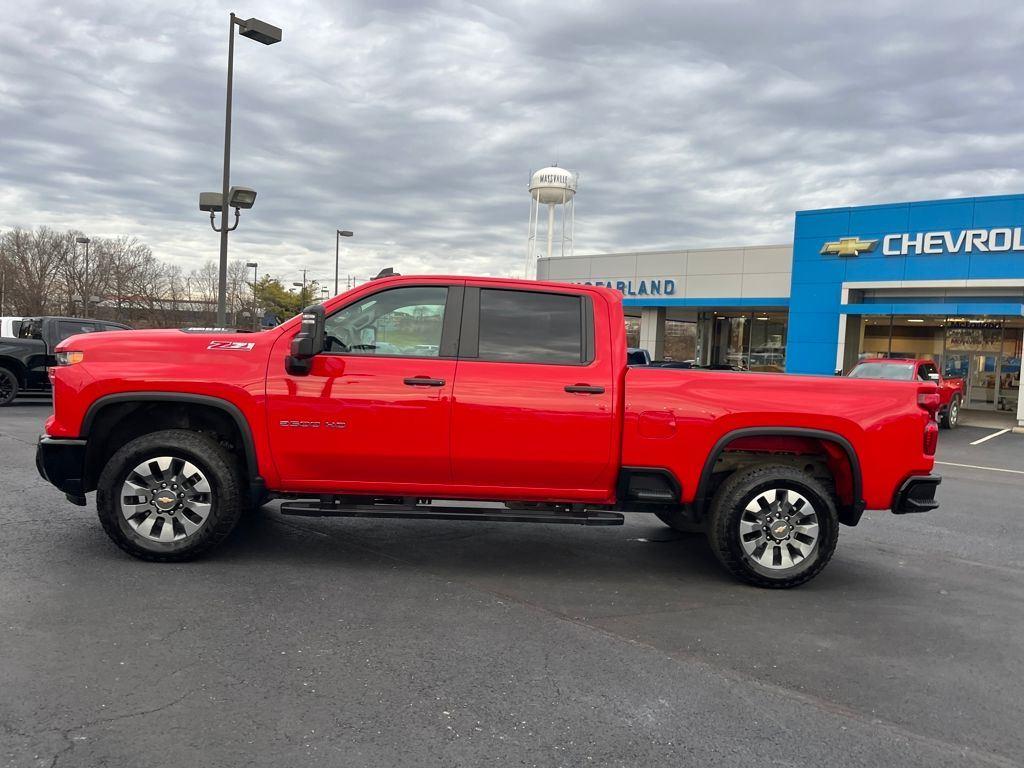 View vehicle photo 2