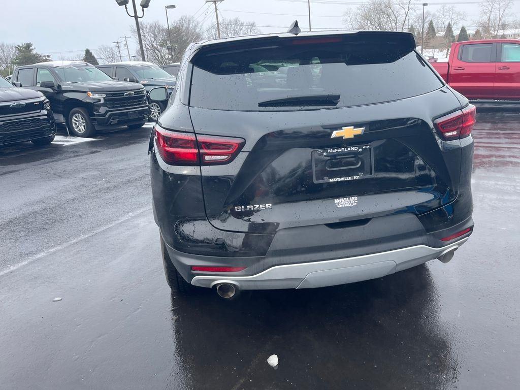 View vehicle photo 4