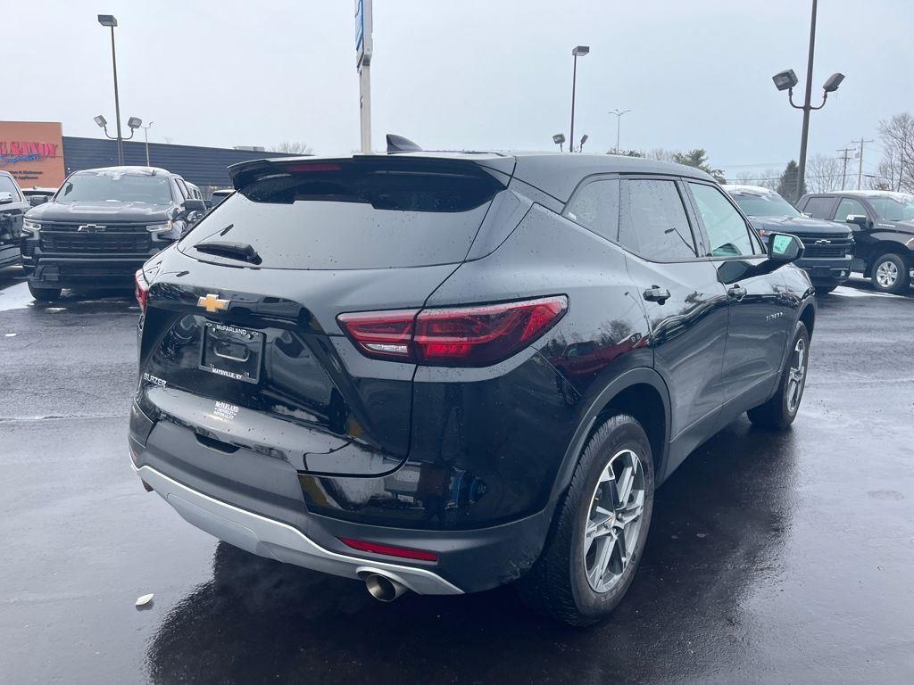 View vehicle photo 5