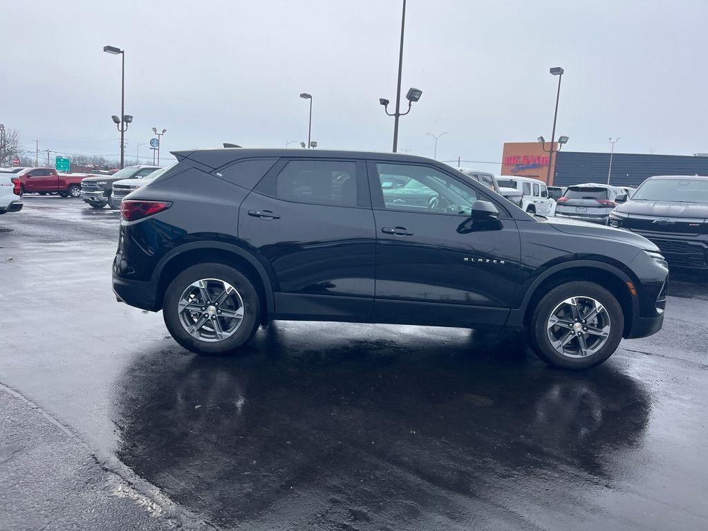 View vehicle photo 6