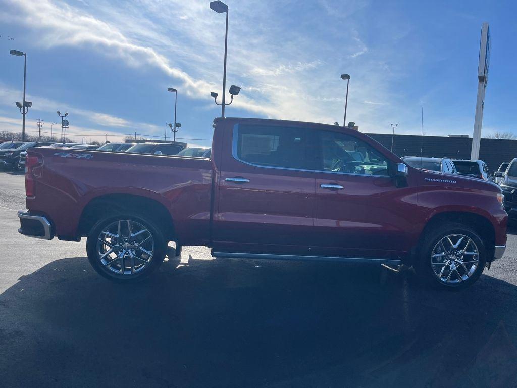 View vehicle photo 6