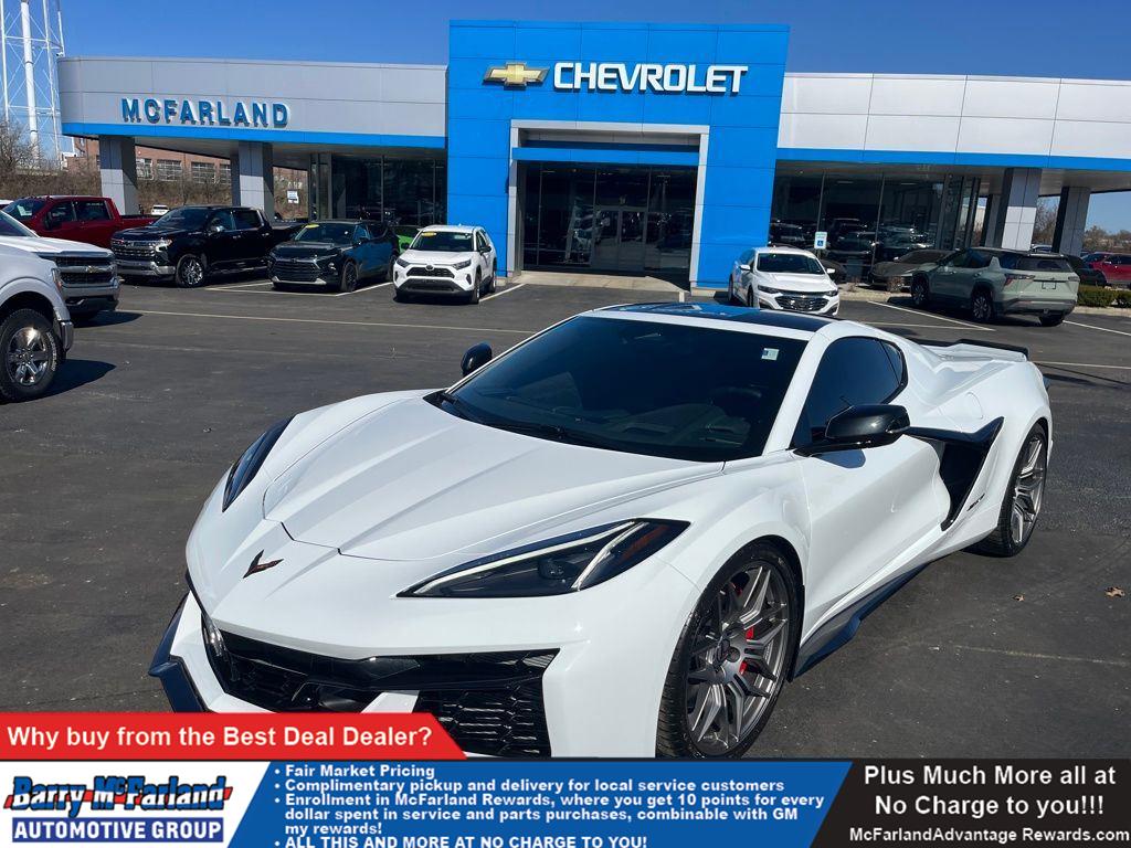 Arctic White 2025 Chevrolet Corvette Z06 1LZ Coupe RWD Coupe Rear-Wheel Drive 8-Speed Dual Clutch