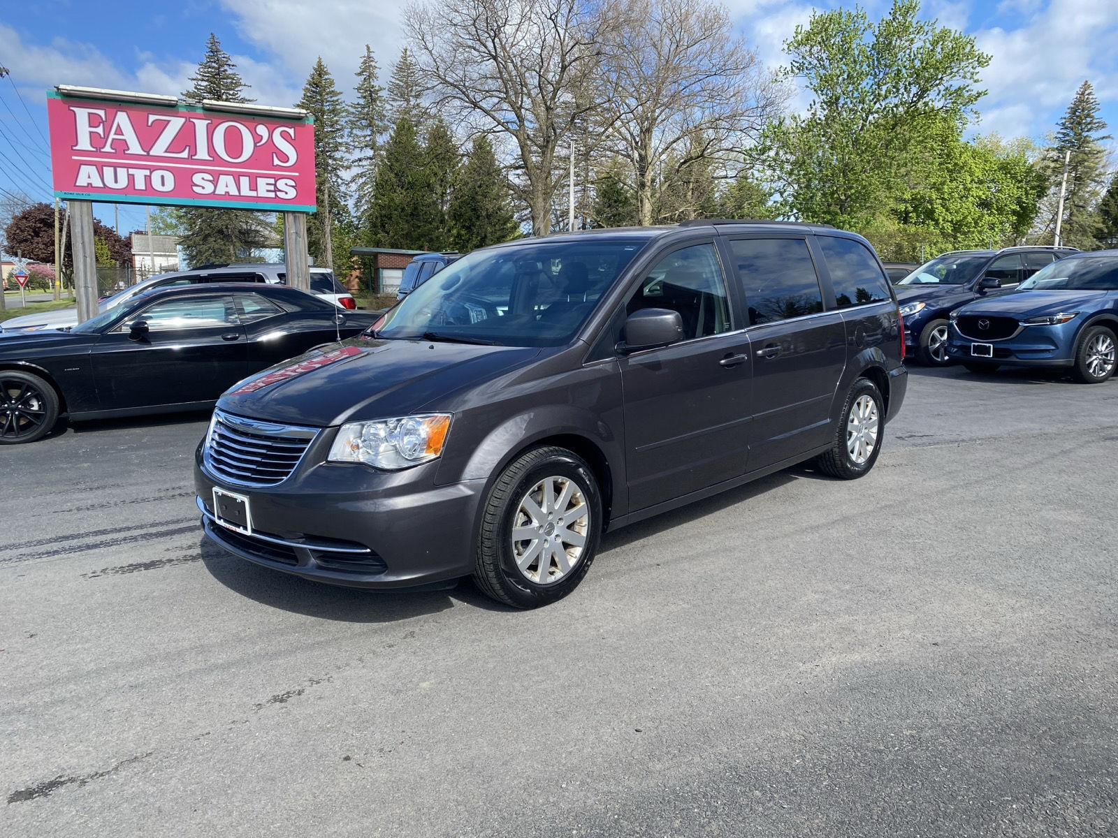 2016 Chrysler Town & Country LX FWD