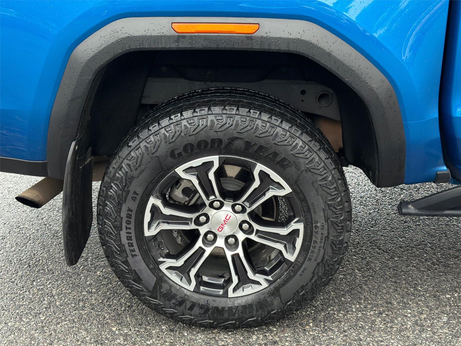 Used 2024 Dynamic Blue Metallic GMC 4WD AT4 image 23