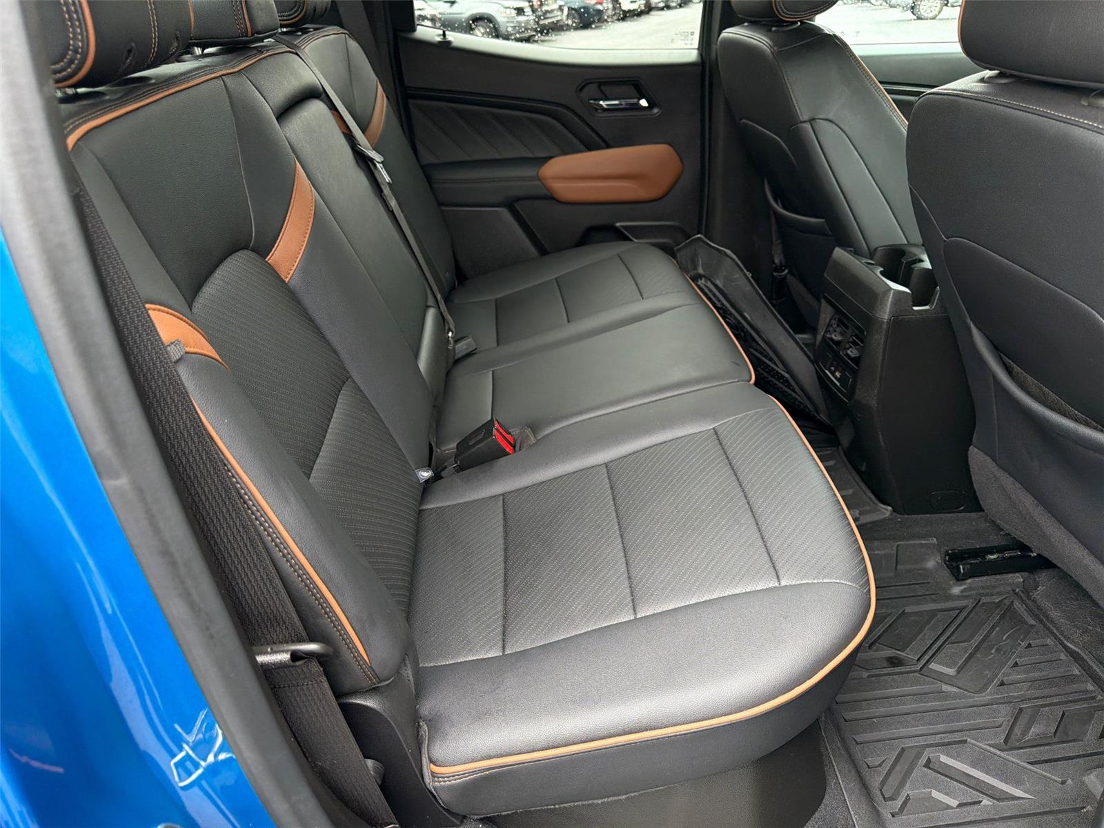 Used 2024 Dynamic Blue Metallic GMC 4WD AT4 image 6
