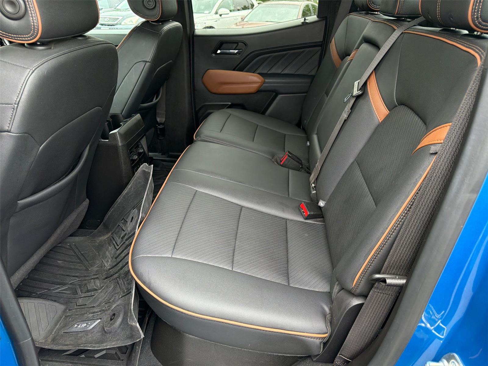 Used 2024 Dynamic Blue Metallic GMC 4WD AT4 image 33