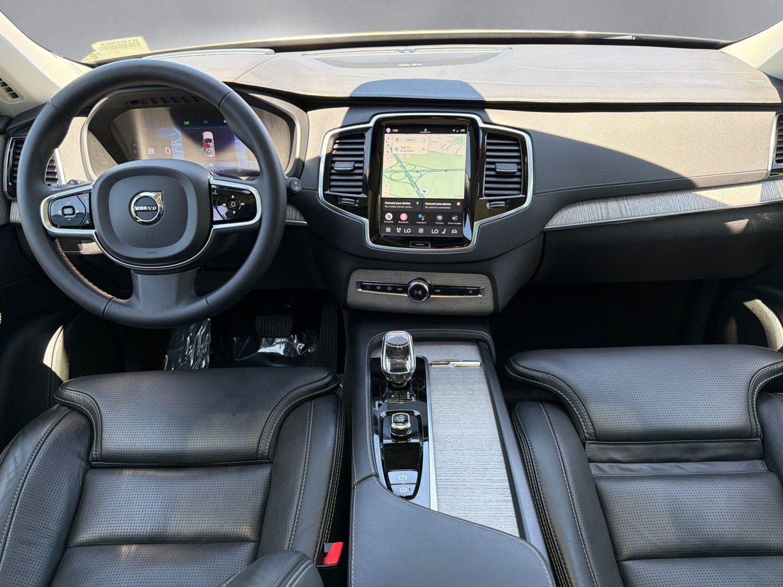 Used 2024 Vapour Grey Metallic Volvo Ultimate Bright Theme image 3