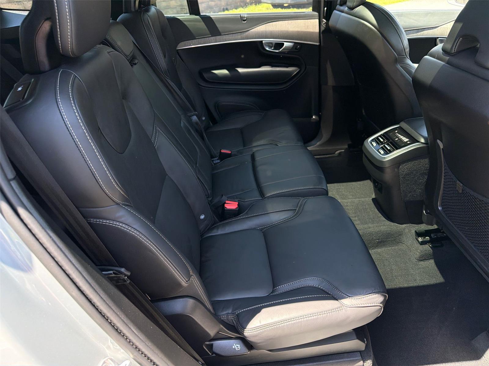 Used 2024 Vapour Grey Metallic Volvo Ultimate Bright Theme image 7