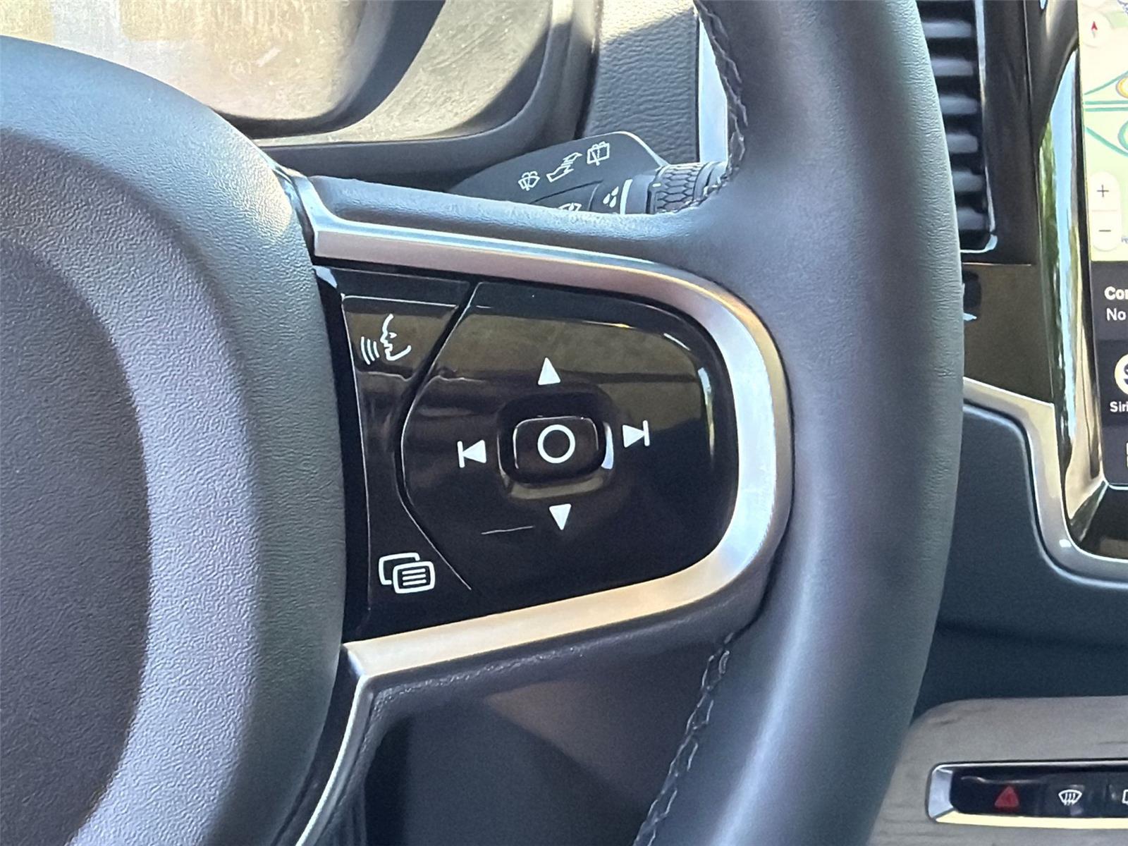 Used 2024 Vapour Grey Metallic Volvo Ultimate Bright Theme image 20