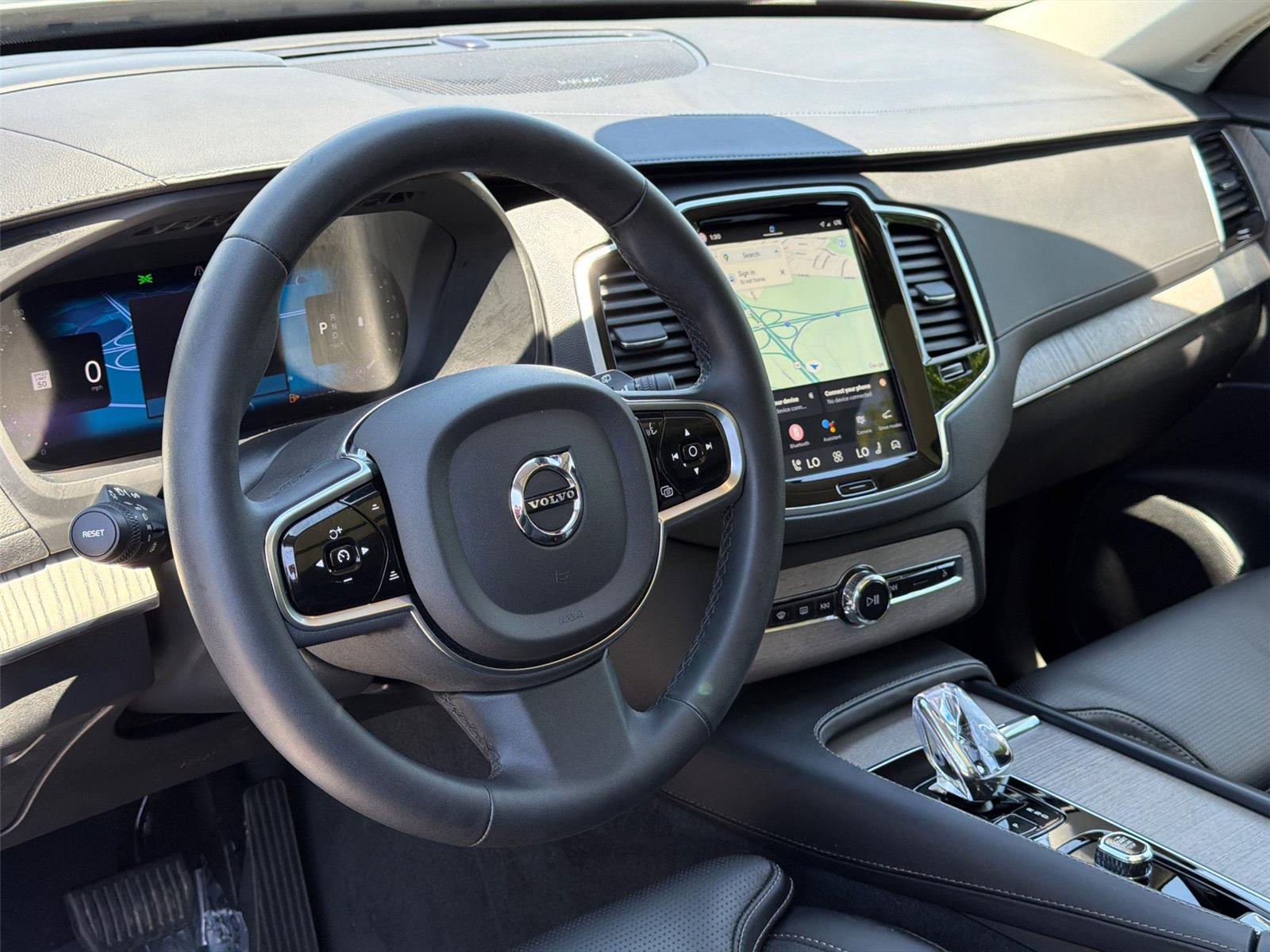 Used 2024 Vapour Grey Metallic Volvo Ultimate Bright Theme image 41