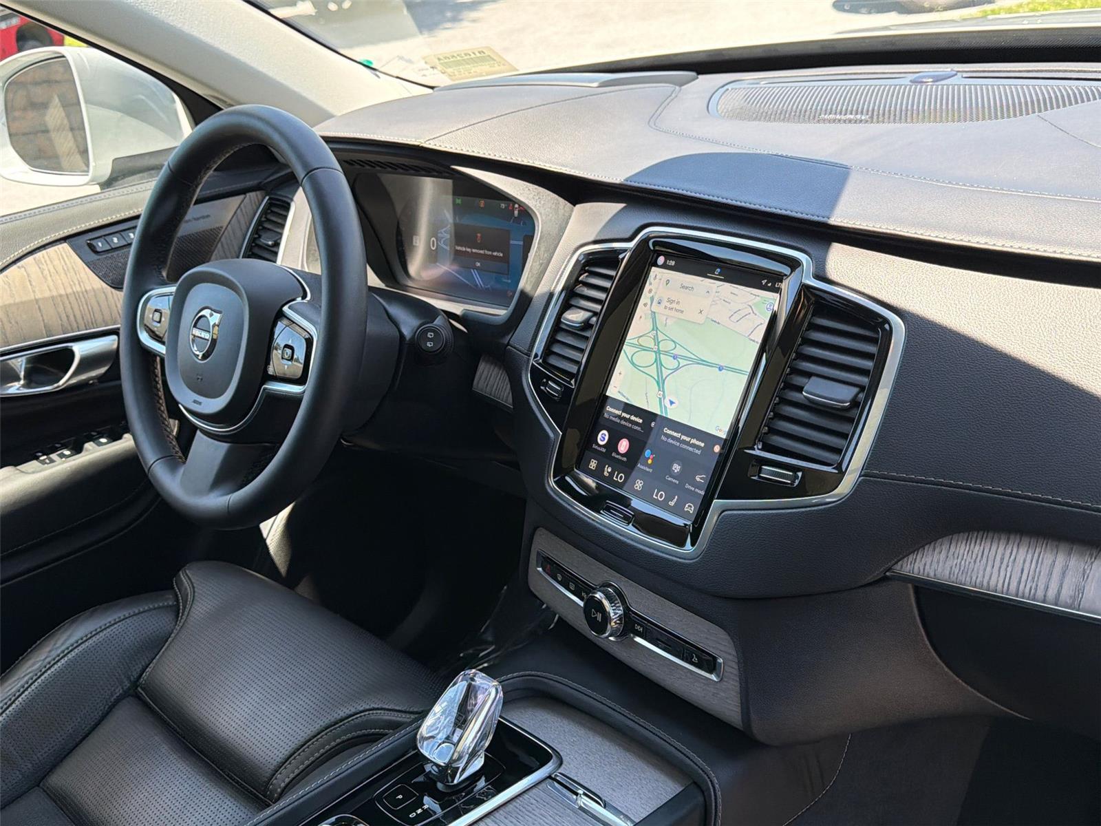 Used 2024 Vapour Grey Metallic Volvo Ultimate Bright Theme image 33