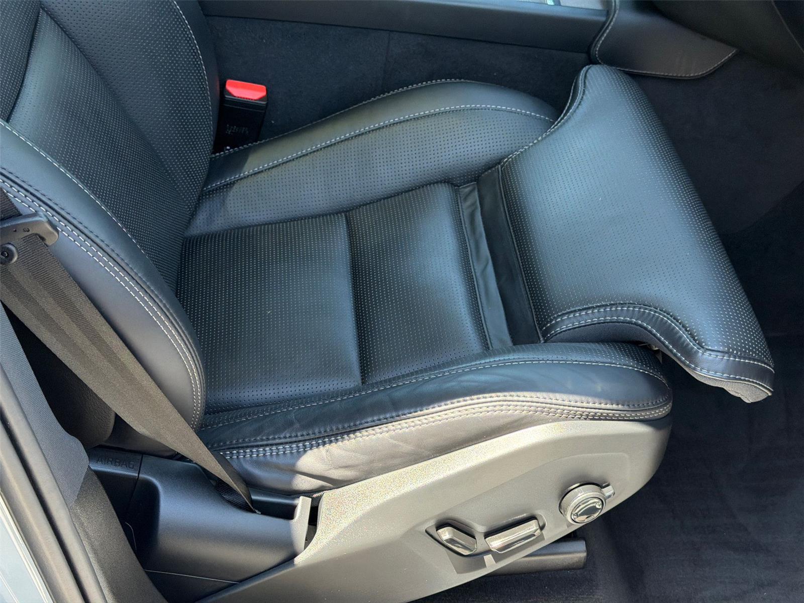 Used 2024 Vapour Grey Metallic Volvo Ultimate Bright Theme image 34