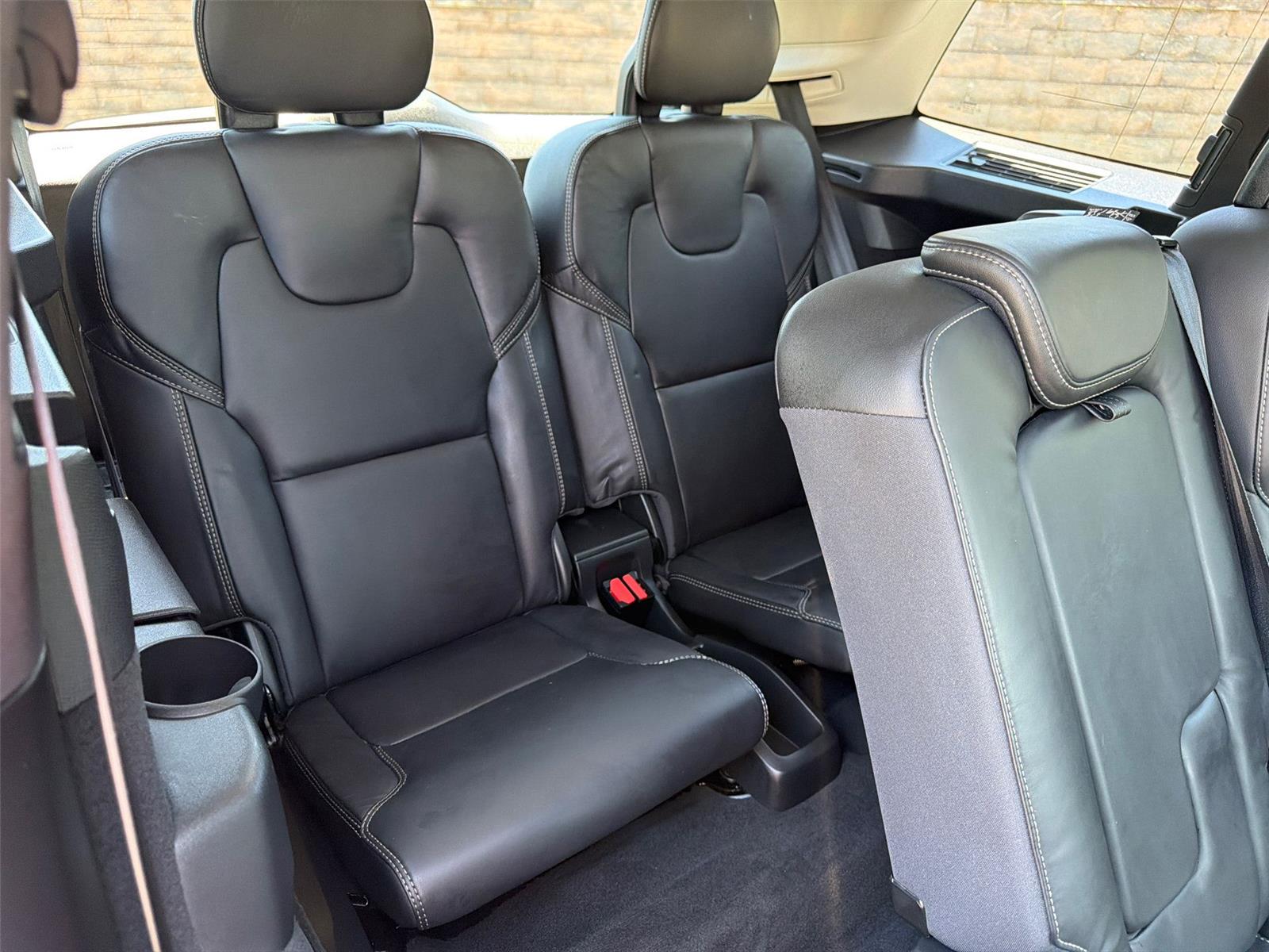 Used 2024 Vapour Grey Metallic Volvo Ultimate Bright Theme image 36