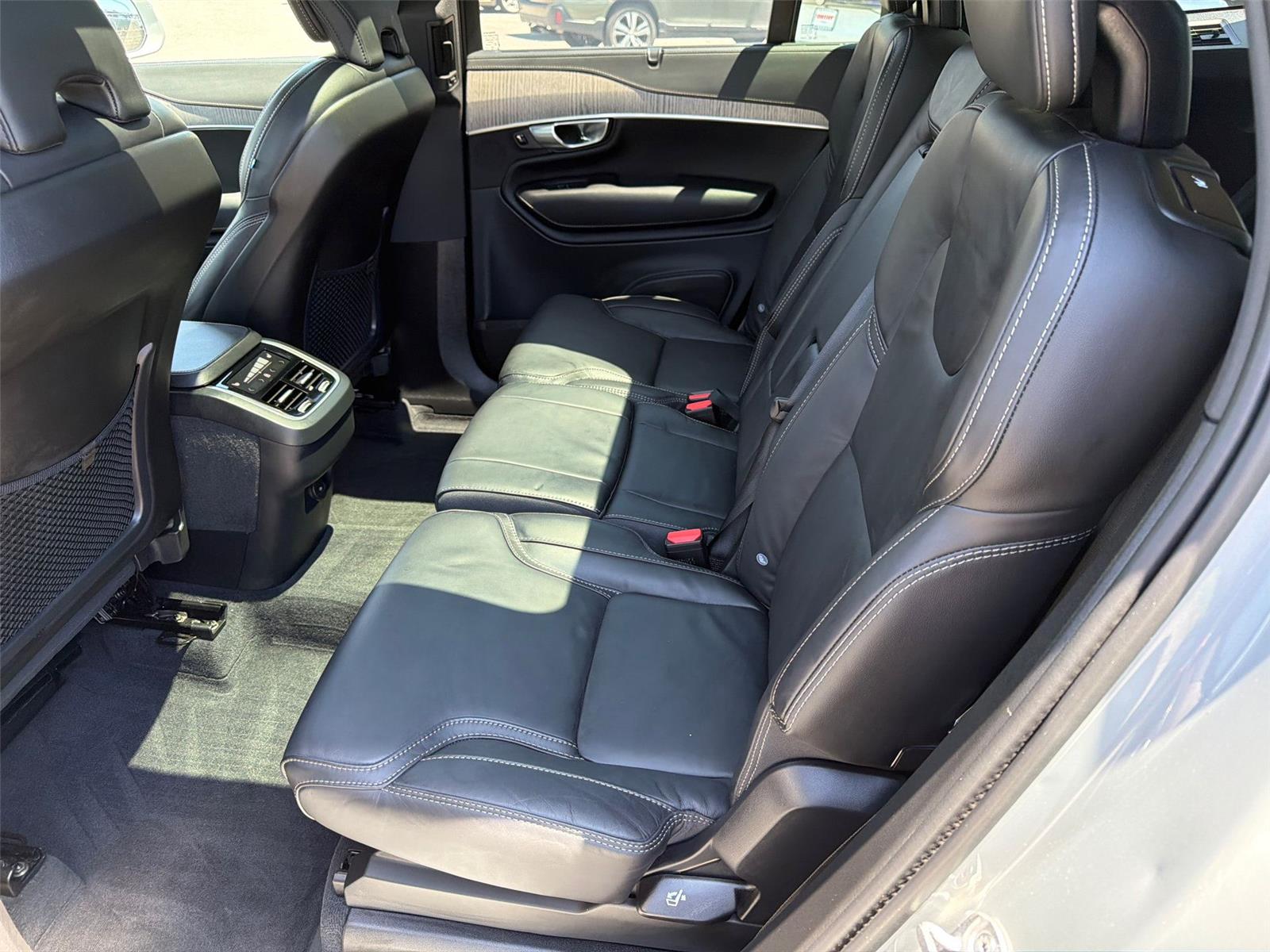 Used 2024 Vapour Grey Metallic Volvo Ultimate Bright Theme image 39