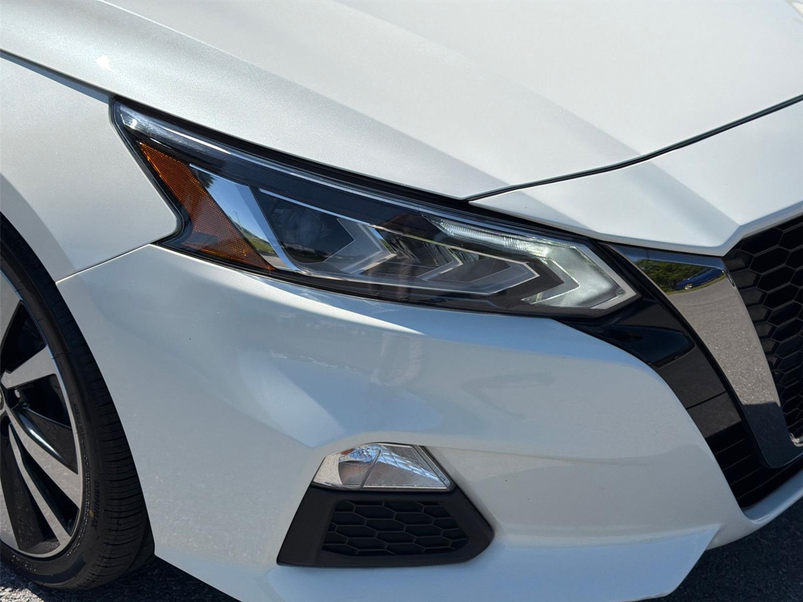 Used 2020 Pearl White Tricoat Nissan 2.5 SR image 26